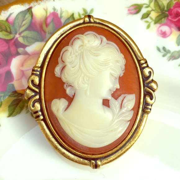 C/MEO Collective Accessories - Estee Lauder Coral Cameo Perfume Box